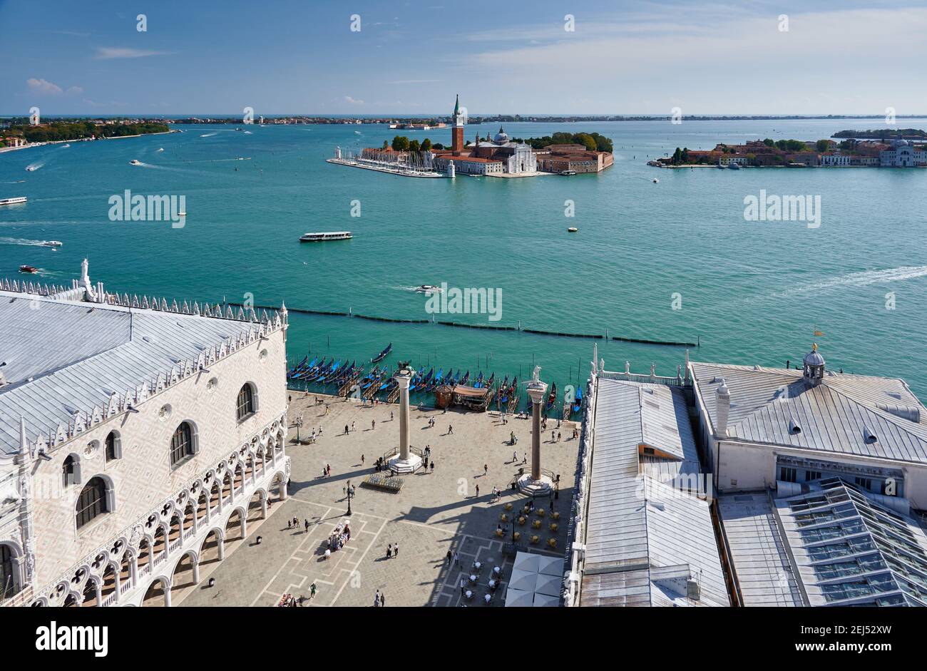 Luftaufnahmen vom Markusturm auf San Giorgio Maggiore und die Lagune von Venedig, Venetien, Italien Stockfoto