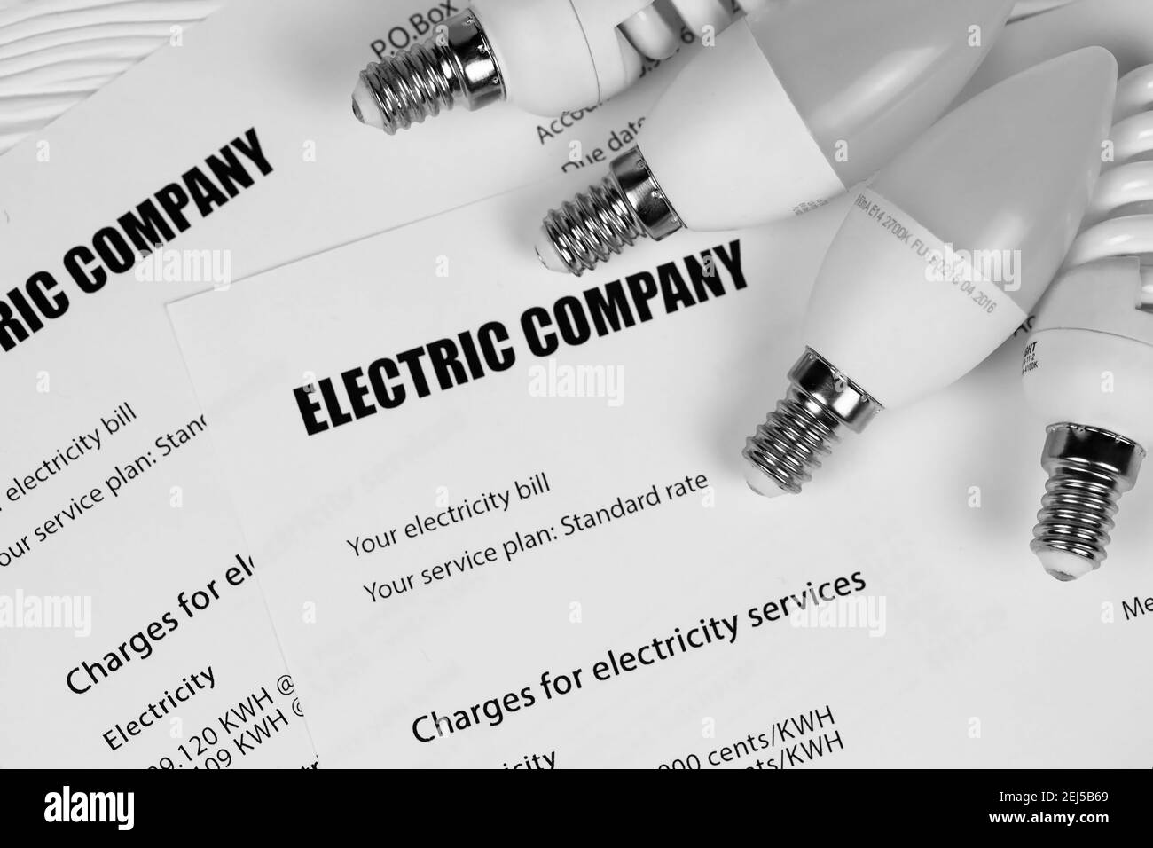 Abstrakt amerikanische Stromrechnung. Konzept der Einsparung von Geld durch die Verwendung von Energieeinsparungen LED Glühbirnen und elektrische Rechnung Zahlung Rechnung Stockfoto