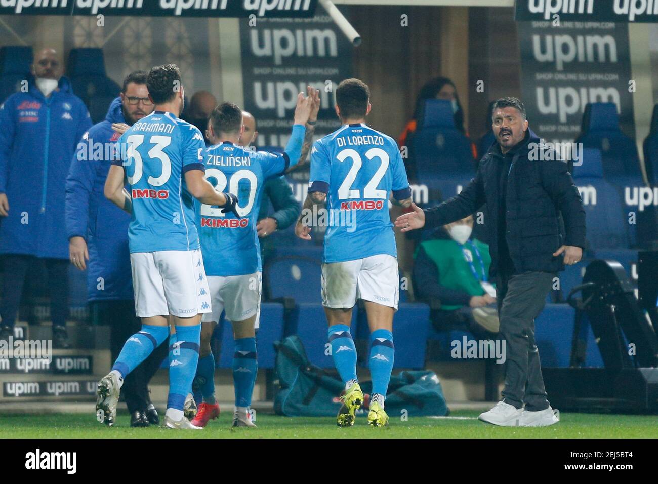 Bergamo, Italien. Februar 2021, 21st. Bergamo, Italien, Gewiss Stadium, 21. Februar 2021, Piotr Zielinski (SSC Napoli) feiert nach dem Tor der Equalizer während Atalanta BC gegen SSC Napoli - Italienische Fußball Serie A Spiel Credit: Francesco Scaccianoce/LPS/ZUMA Wire/Alamy Live News Stockfoto