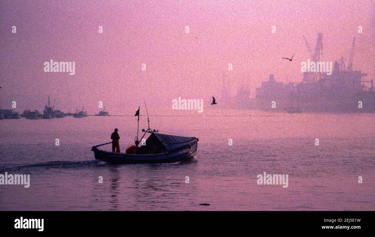 Traittional Angeln Koble auf dem Fluss Tyne, North Shields, England, Uinited Kingdom uk, Rückkehr nach Hause nach einer Nacht Angeln Stockfoto