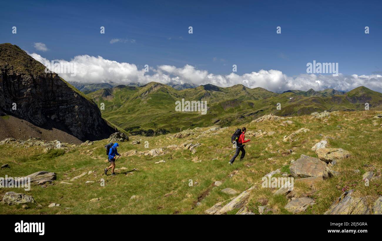 Blick vom Còth de Maubèrme (Gebirgspass) (Aran-Tal, Katalonien, Spanien) ESP: Vistas desde el Còth de Maubèrme (collado) (Valle de Arán) Stockfoto