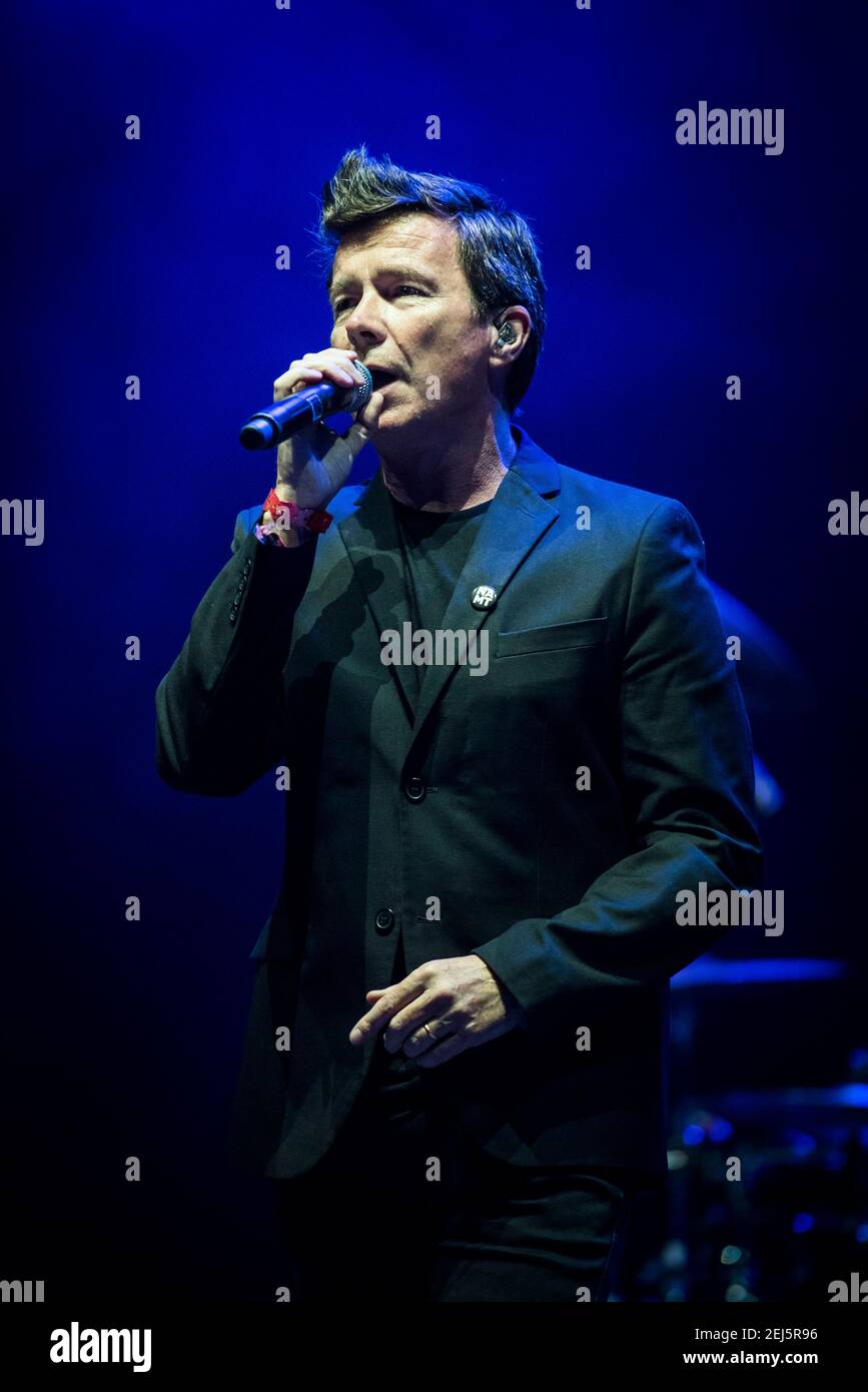 Rick Astley tritt auf der Bühne des Camp Beestival 2018, Lulworth Castle, Wareham. Bilddatum: Freitag, 27th. Juli 2018. Bildnachweis sollte lauten: David Jensen Stockfoto