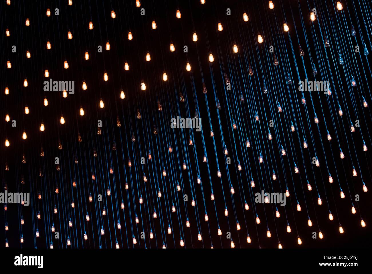 Lichter während eines Abends von Bharatanatyam im Rahmen des Darbar Festivals in Sadler's Wells London. Bilddatum: Freitag 23rdNovember 2018. Bildnachweis sollte lauten: David Jensen Stockfoto