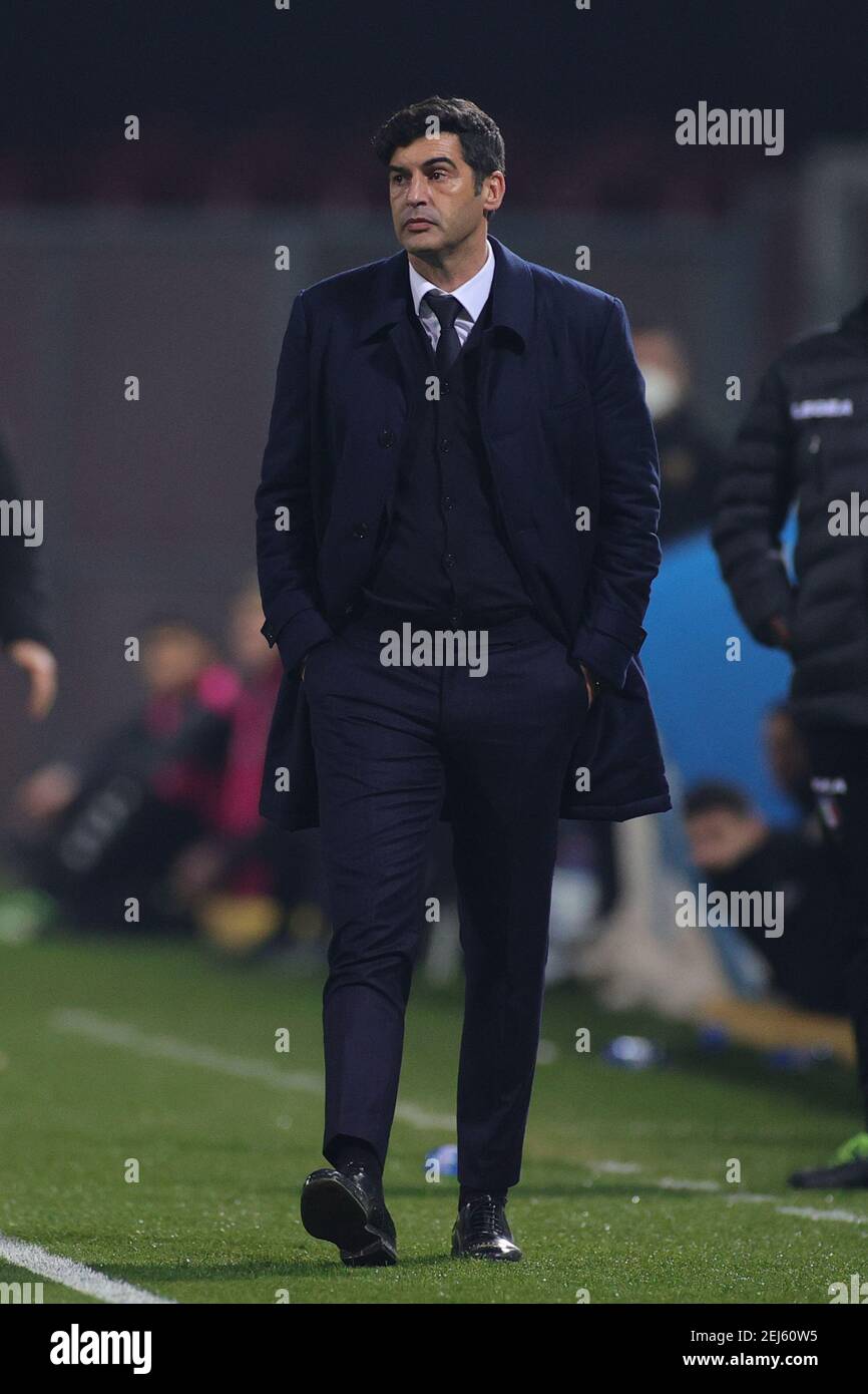 Benevento, Italien. Februar 2021, 21st. Paulo Fonseca Trainer von AS Roma während der Serie A Fußballspiel zwischen Benevento Calcio und AS Roma im Ciro Vigorito Stadion in Benevento (Italien), 21. Februar 2021. Foto Cesare Purini/Insidefoto Kredit: Insidefoto srl/Alamy Live News Stockfoto