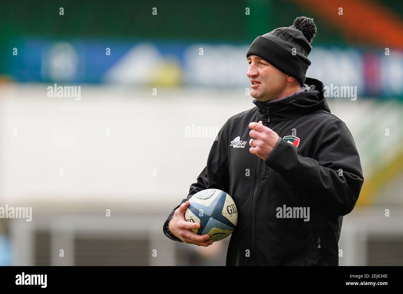 Leicester Tigers Head Coach Steve Borthwick führt das Team warm up vor einem Gallagher Premiership Runde 10 Rugby Union Spiel, Freitag, 20. Februar 2021, Stockfoto