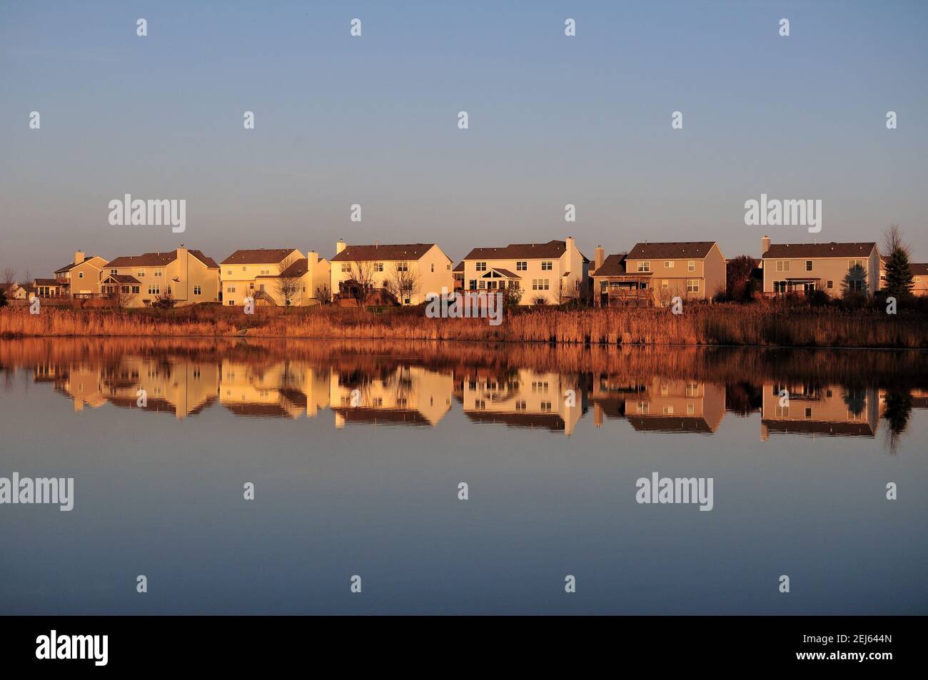 South Elgin, Illinois, USA. Spiegelung des amerikanischen Traums. Eigenheimbesitz bleibt ein Ziel der meisten amerikanischen Familien. Stockfoto