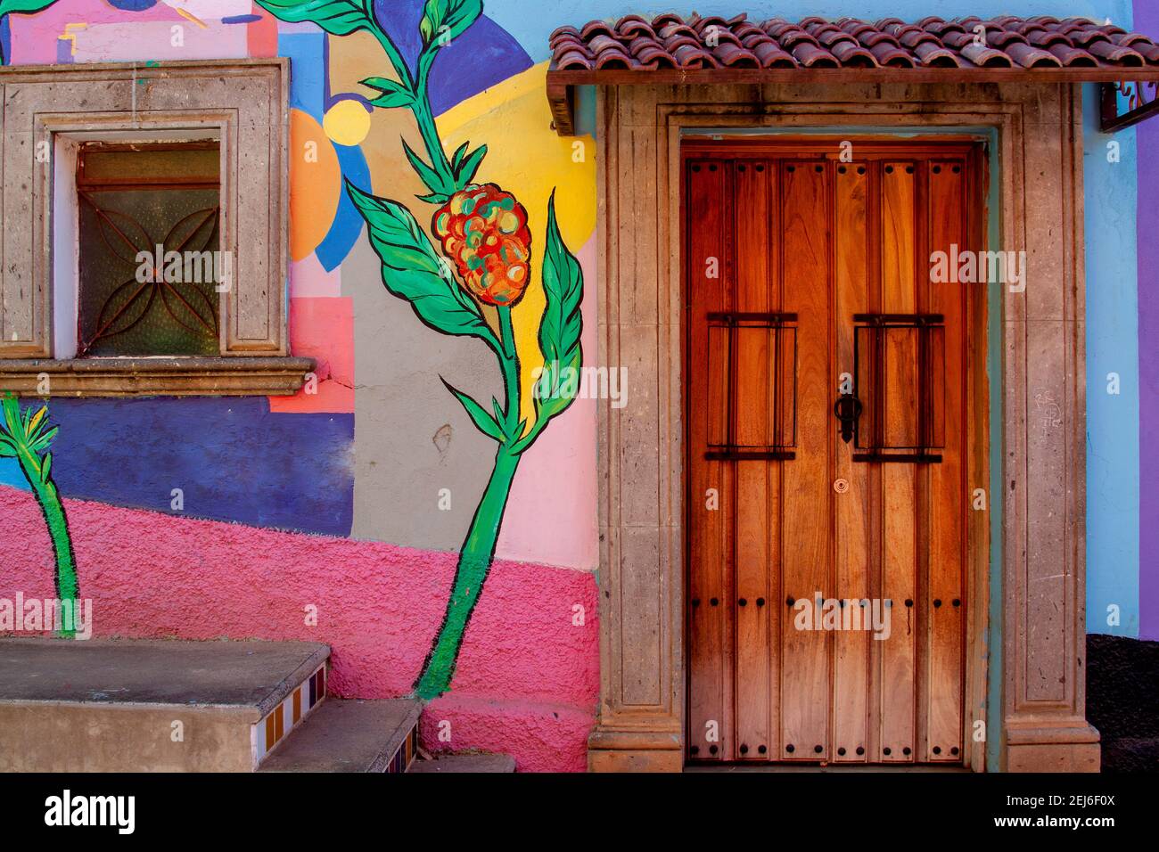 Eine farbenfrohe façade eines mexikanischen Hauses Stockfoto