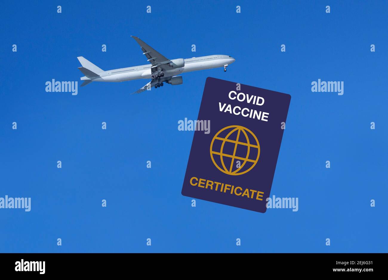 Covid-Zertifikat bescheinigt Immunität und Datenschutz, um Auslandsreisen zu ermöglichen. Abbildung zeigt Zertifikat und nicht identifizierte Passagierflugzeugin Stockfoto