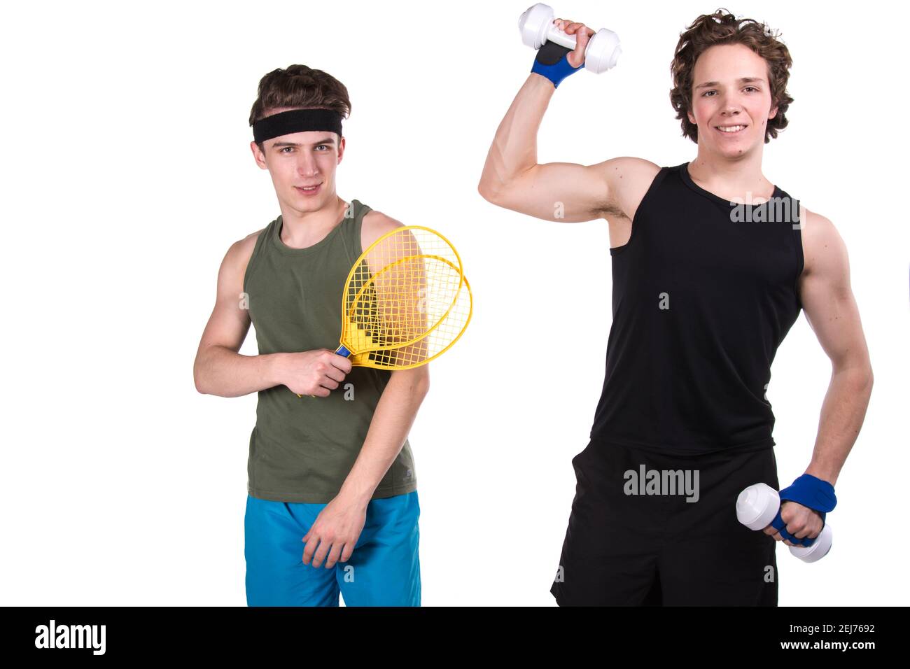 Fitness und gesunde Lebensweise. Zwei junge attraktive Studenten im Fitnessstudio. Weißer Hintergrund. Stockfoto