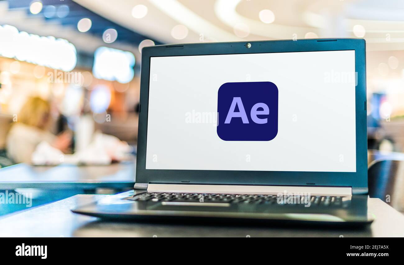 POZNAN, POL - 8. AUG 2020: Laptop-Computer mit Logo von Adobe After Effects, einer digitalen visuellen Effekte, Motion Graphics und Compositing-Anwendung Stockfoto
