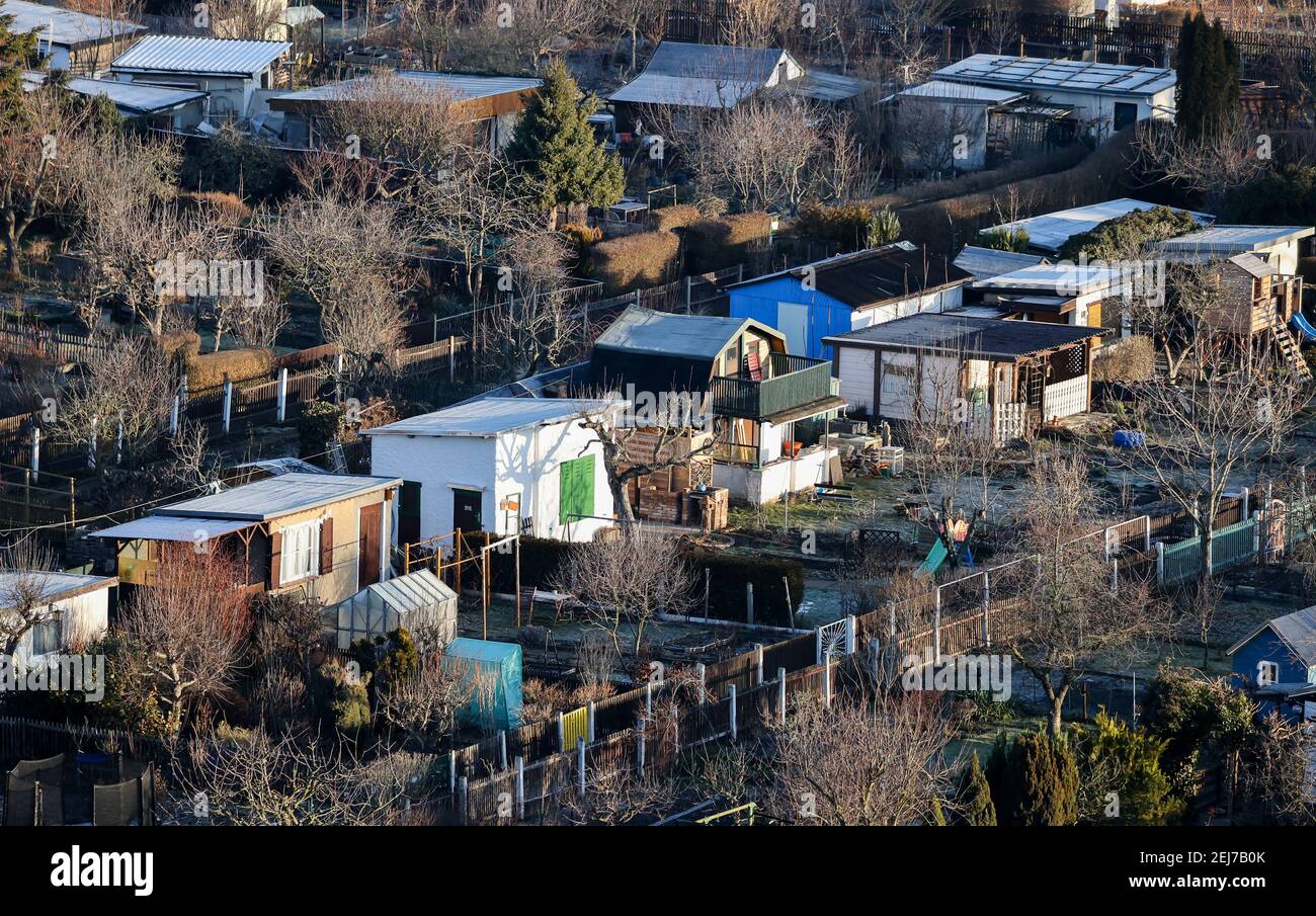 Leipzig, Deutschland. Februar 2021, 22nd. Ein Schottergarten im Nordwesten von Leipzig. Mit steigenden Temperaturen beginnt die neue Saison für die Schrebergärtner wieder. Quelle: Jan Woitas/dpa-Zentralbild/dpa/Alamy Live News Stockfoto