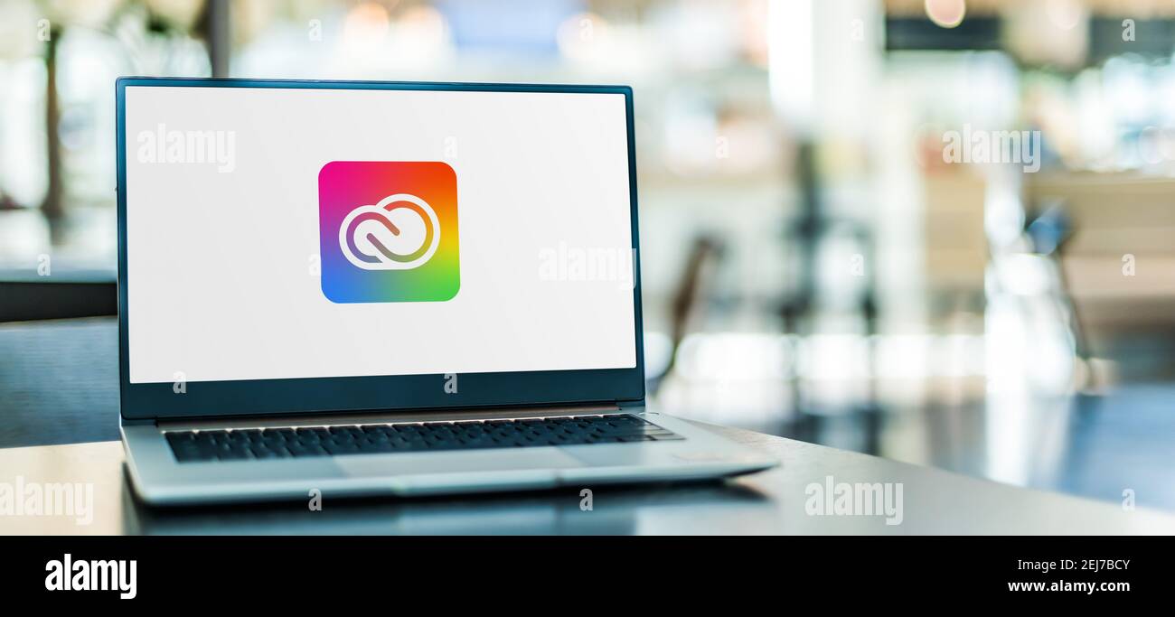 POZNAN, POL - SEP 23, 2020: Laptop-Computer mit Logo von Adobe Creative Cloud, eine Reihe von Anwendungen und Dienstleistungen von Adobe Systems Stockfoto