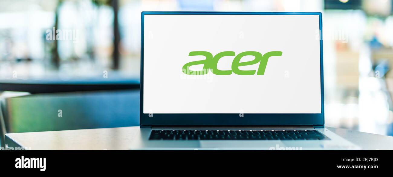 POZNAN, POL - SEP 23, 2020: Laptop-Computer mit Logo von Acer Inc, einem taiwanesischen multinationalen Hardware- und Elektronikkonzern, spezialisiert Stockfoto