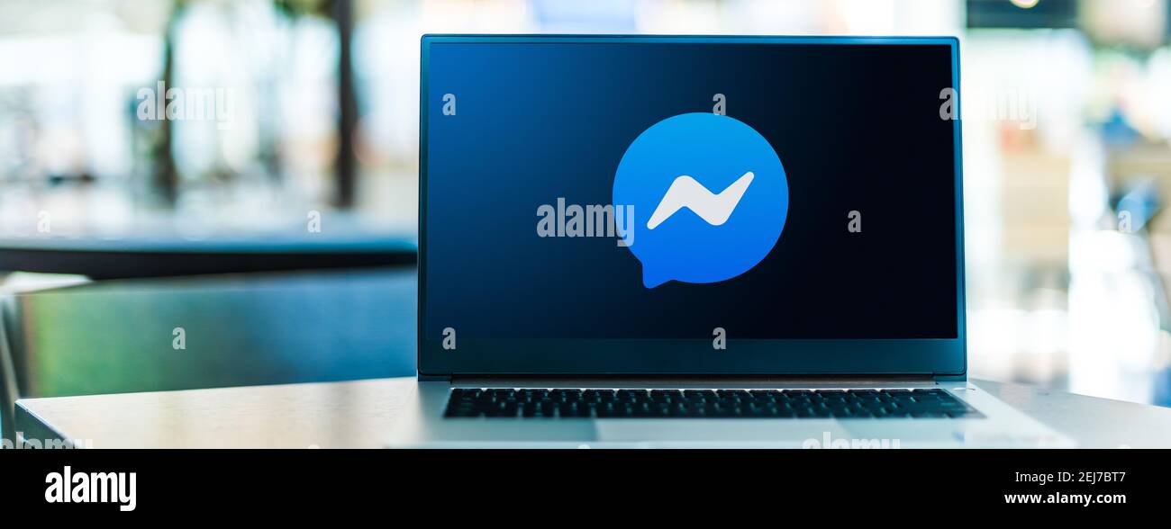 POSEN, POL - SEP 23, 2020: Laptop-Computer mit Logo von Facebook Messenger Stockfoto