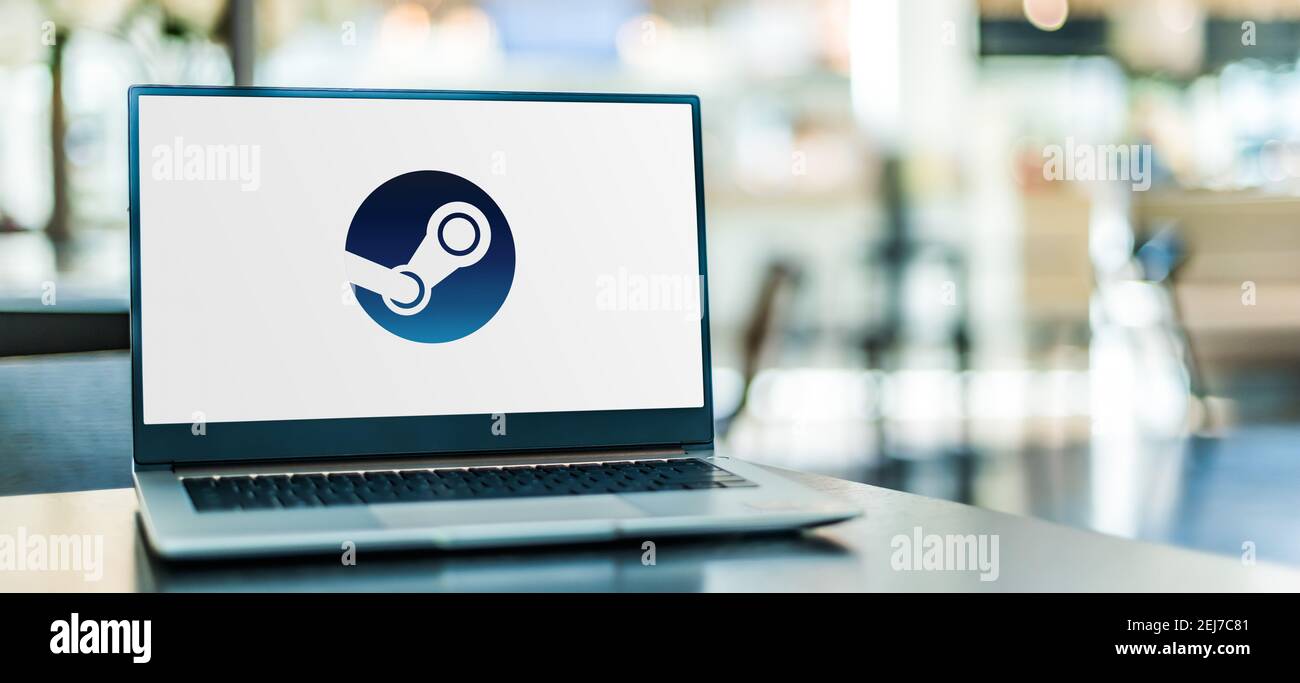 POZNAN, POL - SEP 23, 2020: Laptop-Computer mit Logo von Steam, einem digitalen Videospiel-Distributionsdienst von Valve Stockfoto