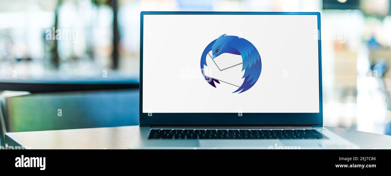 POZNAN, POL - SEP 23, 2020: Laptop-Computer mit dem Logo von Mozilla Thunderbird, einem kostenlosen und Open-Source-Cross-Plattform-E-Mail-Client, News-Client, R Stockfoto