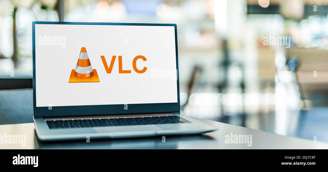 POZNAN, POL - SEP 23, 2020: Laptop-Computer mit Logo des VLC Media Player, einer plattformübergreifenden Media Player-Software und Streaming Media Server dev Stockfoto