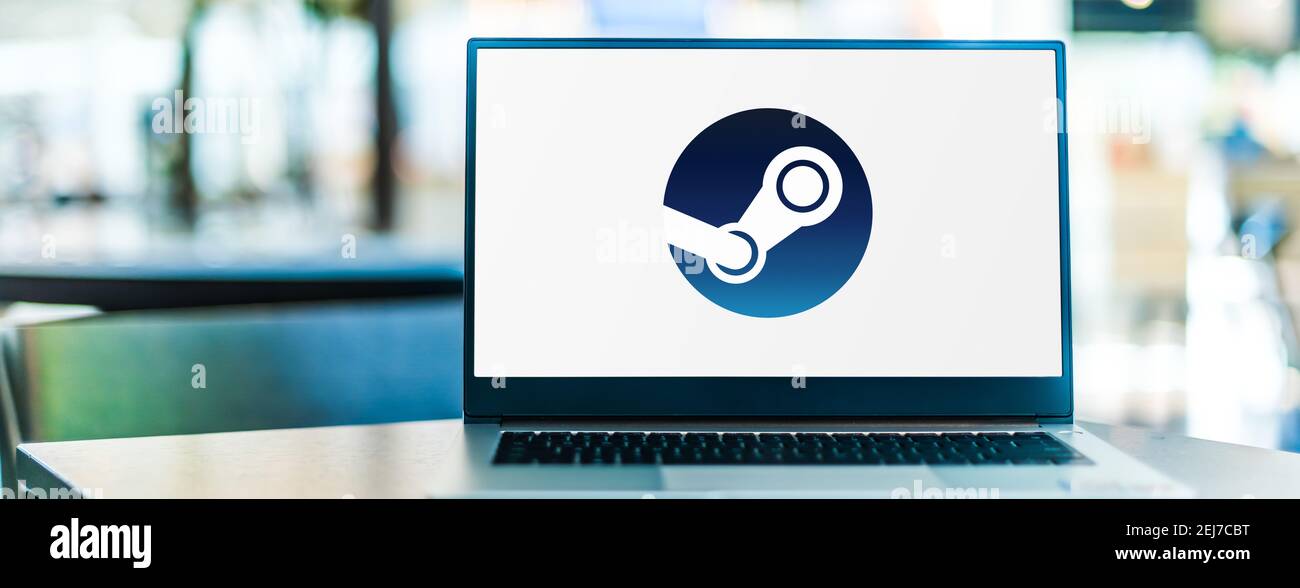 POZNAN, POL - SEP 23, 2020: Laptop-Computer mit Logo von Steam, einem digitalen Videospiel-Distributionsdienst von Valve Stockfoto