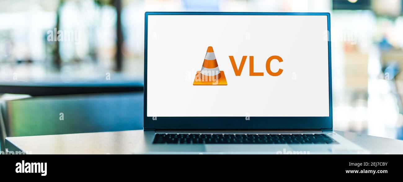 POZNAN, POL - SEP 23, 2020: Laptop-Computer mit Logo des VLC Media Player, einer plattformübergreifenden Media Player-Software und Streaming Media Server dev Stockfoto