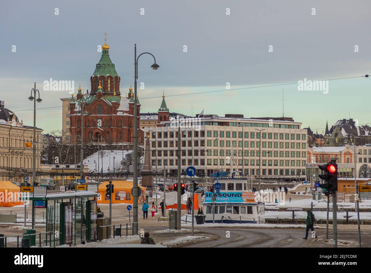 Helsinki, Finnland 15. Februar 2021 Stadtbild im Zentrum. Hochwertige Fotos Stockfoto