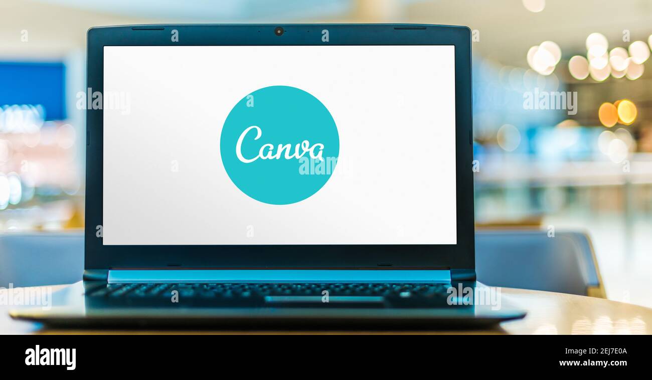POZNAN, POL - SEP 23, 2020: Laptop-Computer mit Logo von Canva, eine grafische Design-Plattform, verwendet, um Social-Media-Grafiken, Präsentationen, Stockfoto