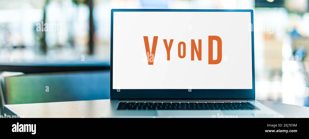 POZNAN, POL - SEP 23, 2020: Laptop-Computer mit Logo von Vyond, einer amerikanischen Cloud-basierten, animierten Video-Creation-Plattform Stockfoto