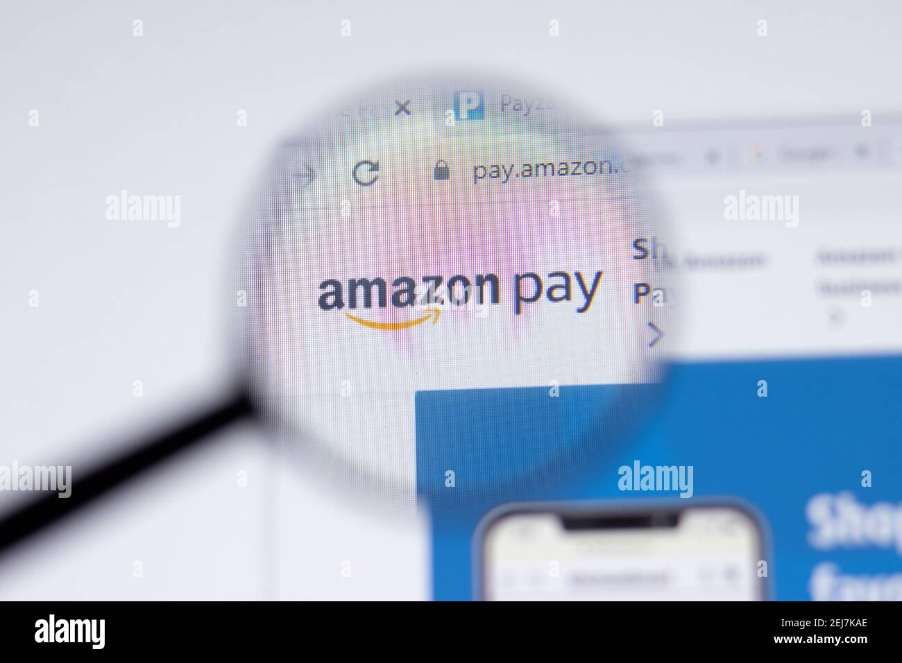 New York, USA - 17. Februar 2021: Amazon Pay Logo close up auf Website-Seite, illustrative Editorial Stockfoto