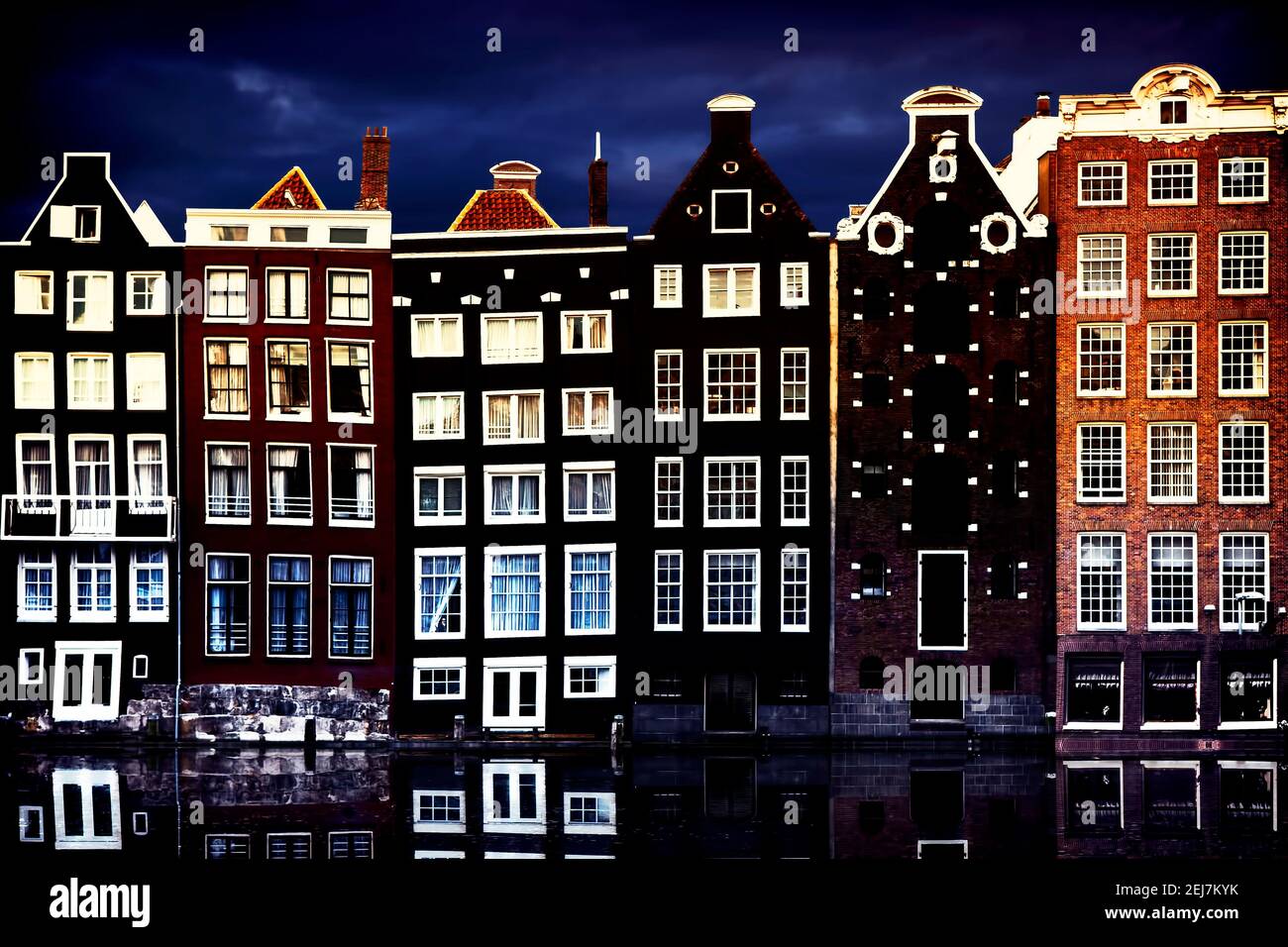 Häuser auf Damrak, Amsterdam Stockfoto