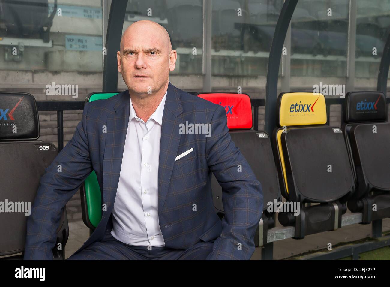 Oostendes neuer Cheftrainer Dennis Van Wijk posiert für den Fotografen auf einer Pressekonferenz des belgischen Fußballteams der ersten Liga KV Oostende, um seinen neuen Trainer am Donnerstag, den 02. Januar 2020 in Oostende zu präsentieren. BELGA FOTO JAMES ARTHUR GEKIERE (Foto von JAMES ARTHUR GEKIERE/Belga/Sipa USA) Stockfoto
