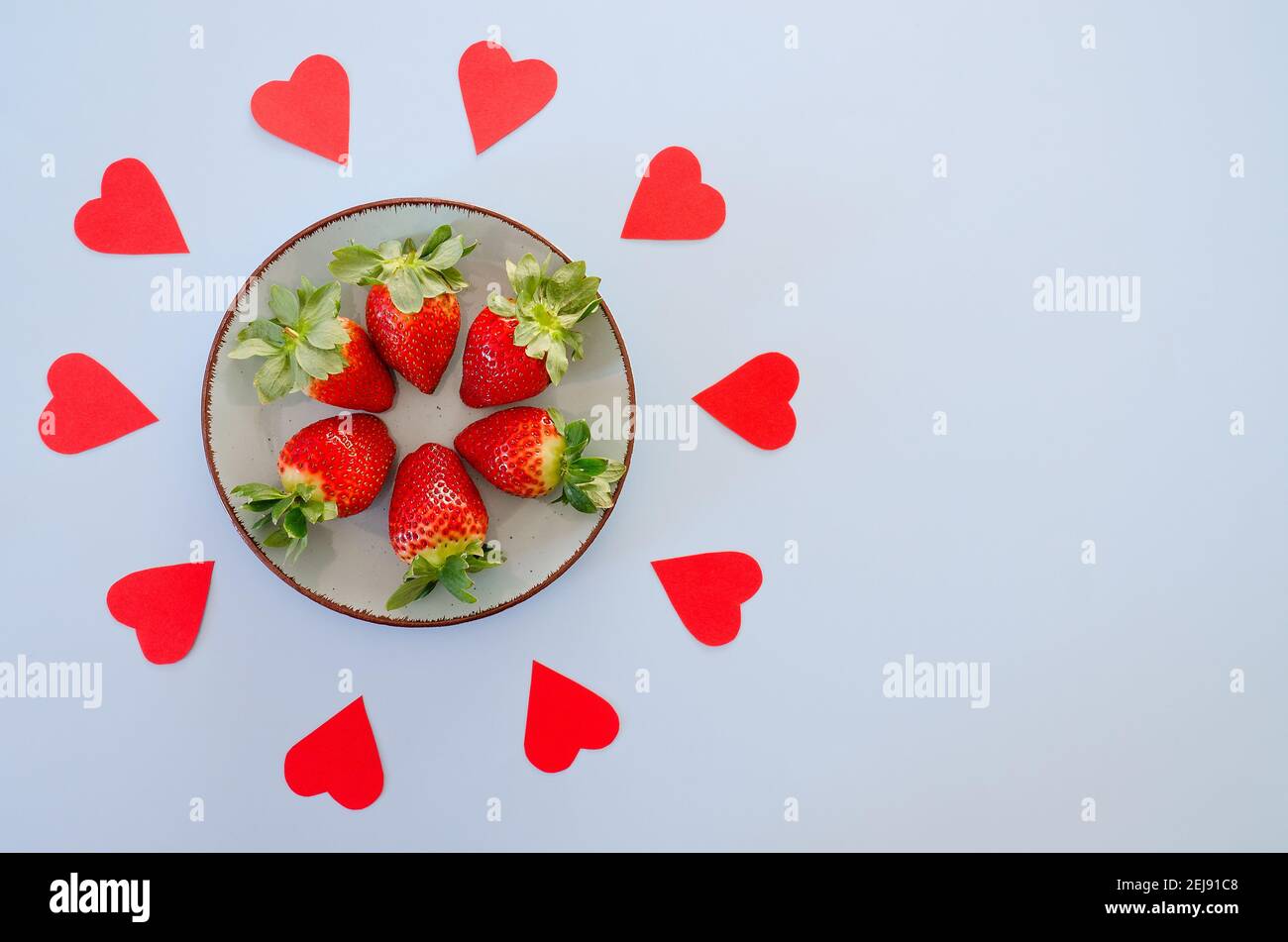 Erdbeerherzen Stockfotos Und Bilder Kaufen Alamy