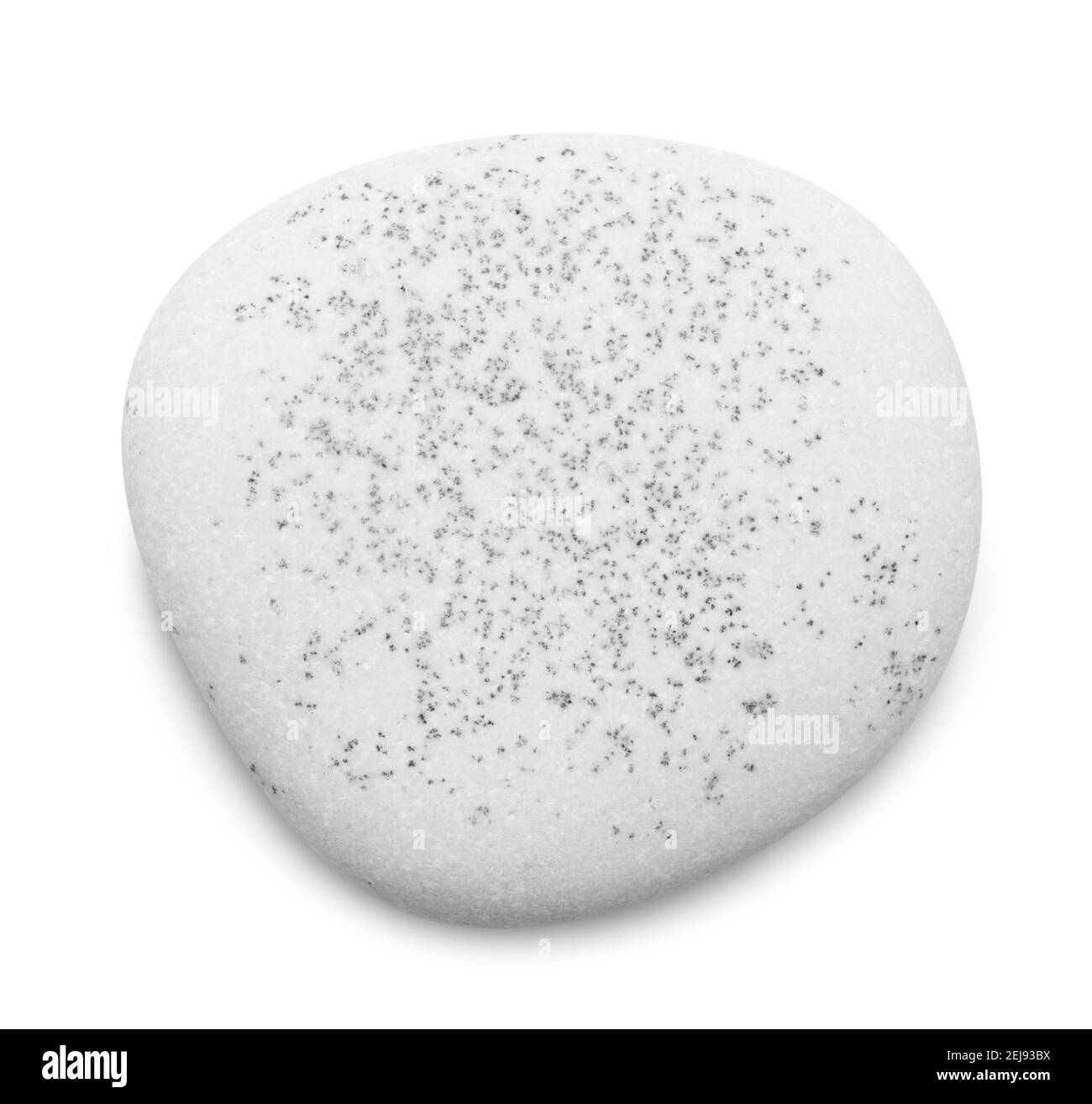 Kieselstein. Glatter grauer Seestein isoliert auf weißem Hintergrund mit Schatten, Beschneidungspfad für Isolation ohne Schatten auf Weiß Stockfoto
