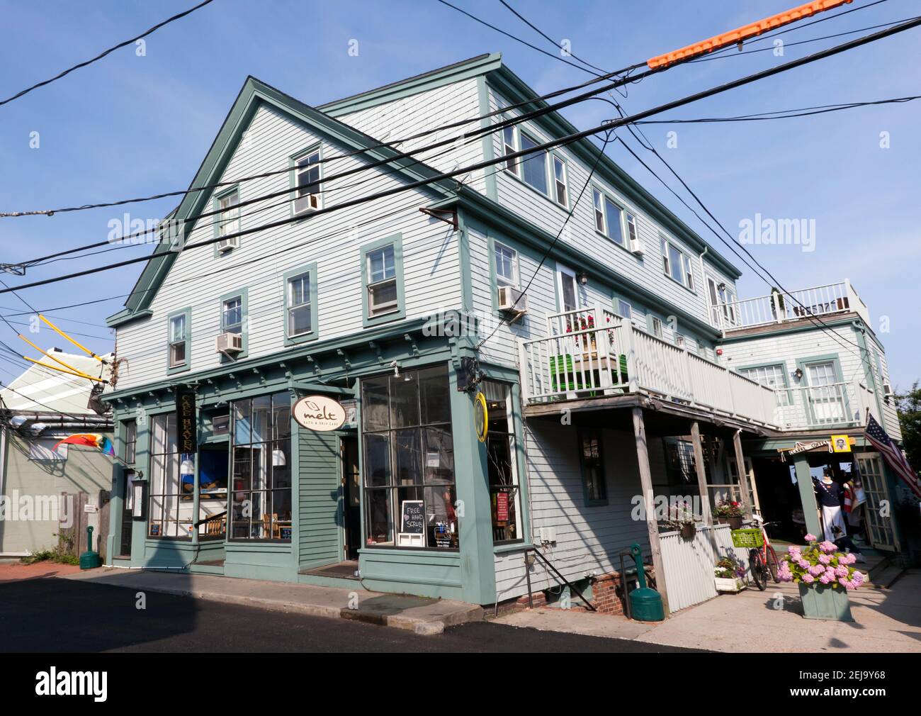 Blick auf ein Geschäft in der Commercial Street, Provincetown, Cape Cod, Massachusetts, USA Stockfoto
