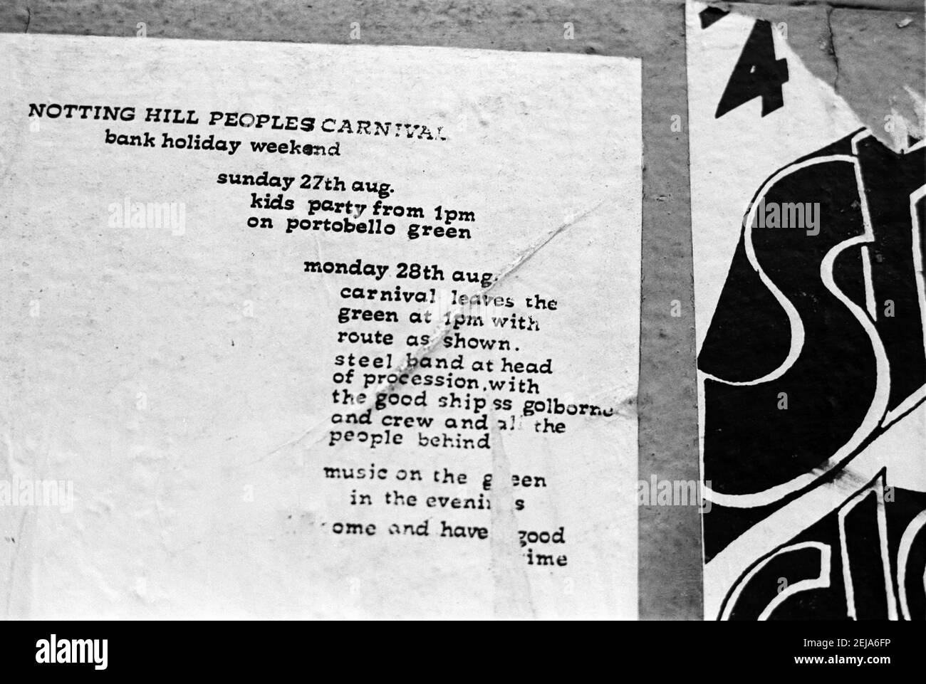Großbritannien, West London, Notting Hill, 1973. Ein Plakat an der Wand eines Grundstücks: 'Notting Hill Peoples Carnival'. Stockfoto