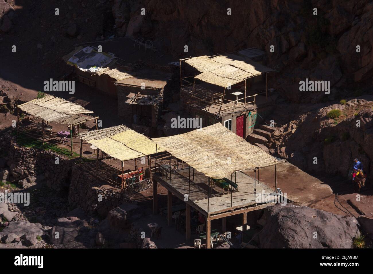 Struktur für den Rest auf dem Weg zum Gipfel des toubkal, dem größten Berg des Atlas in marokko Stockfoto