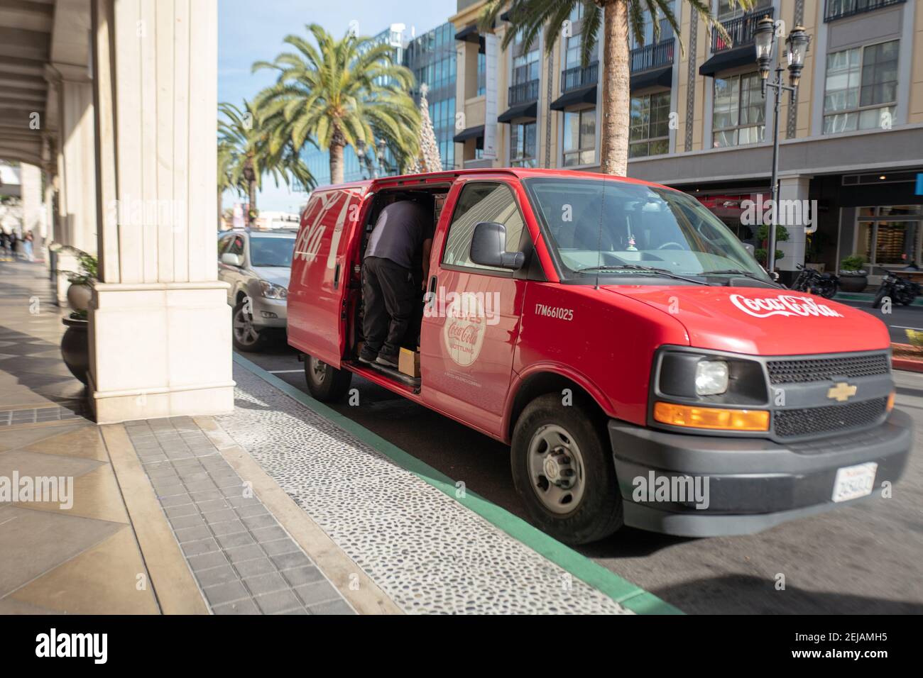 Seitenansicht des Reyes Coca Cola Abfüllwagens auf der Santana Row im Silicon Valley, San Jose, Kalifornien, 3. Januar 2020. (Foto von Smith Collection/Gado/Sipa USA) Stockfoto