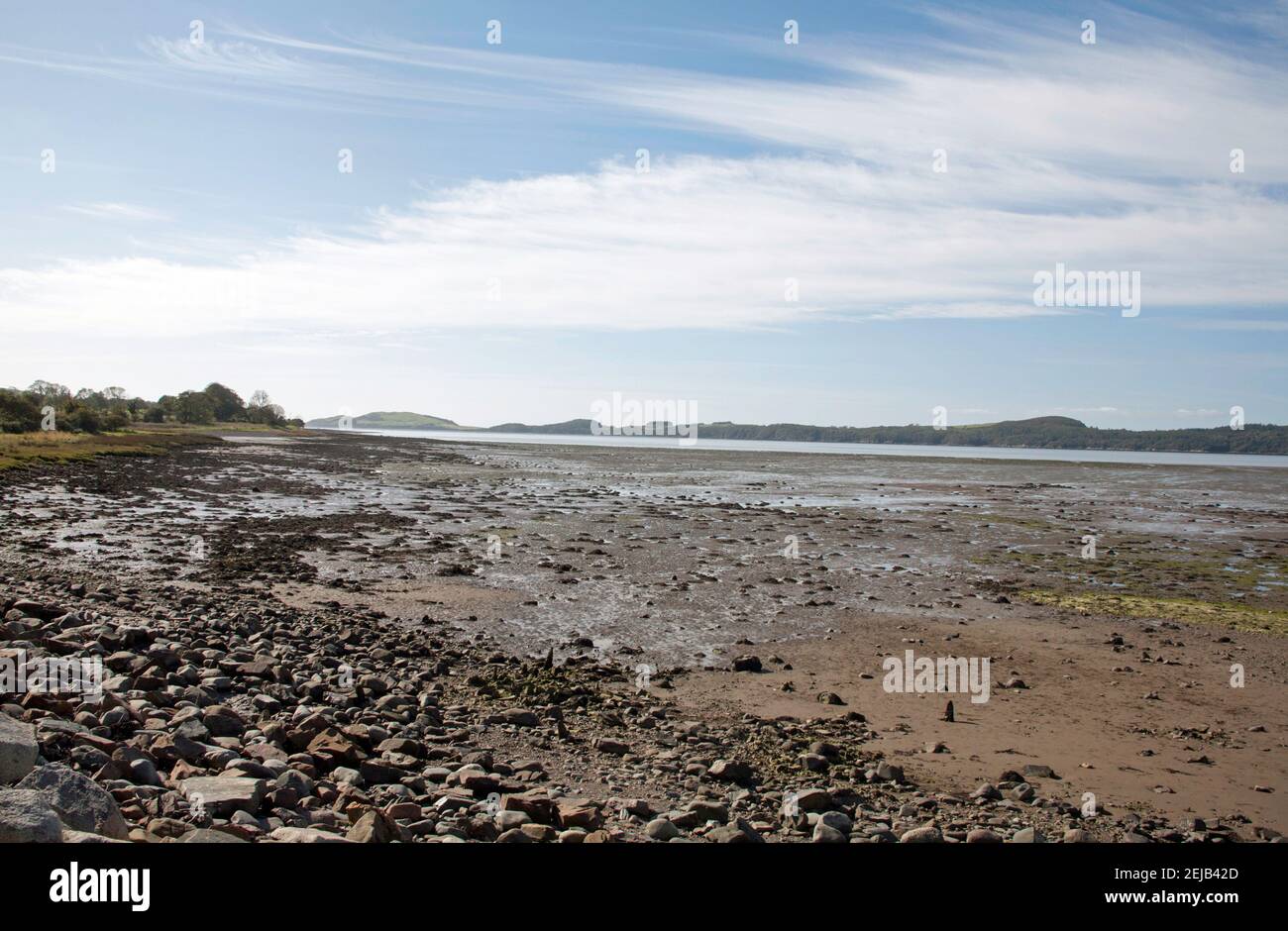 Manxman's Lake und Kirkcudbright Bay mit Blick auf Little Ross Und Meikle Ross und das Meer hinter Kirkcudbright Dumfries und Galloway Schottland Stockfoto