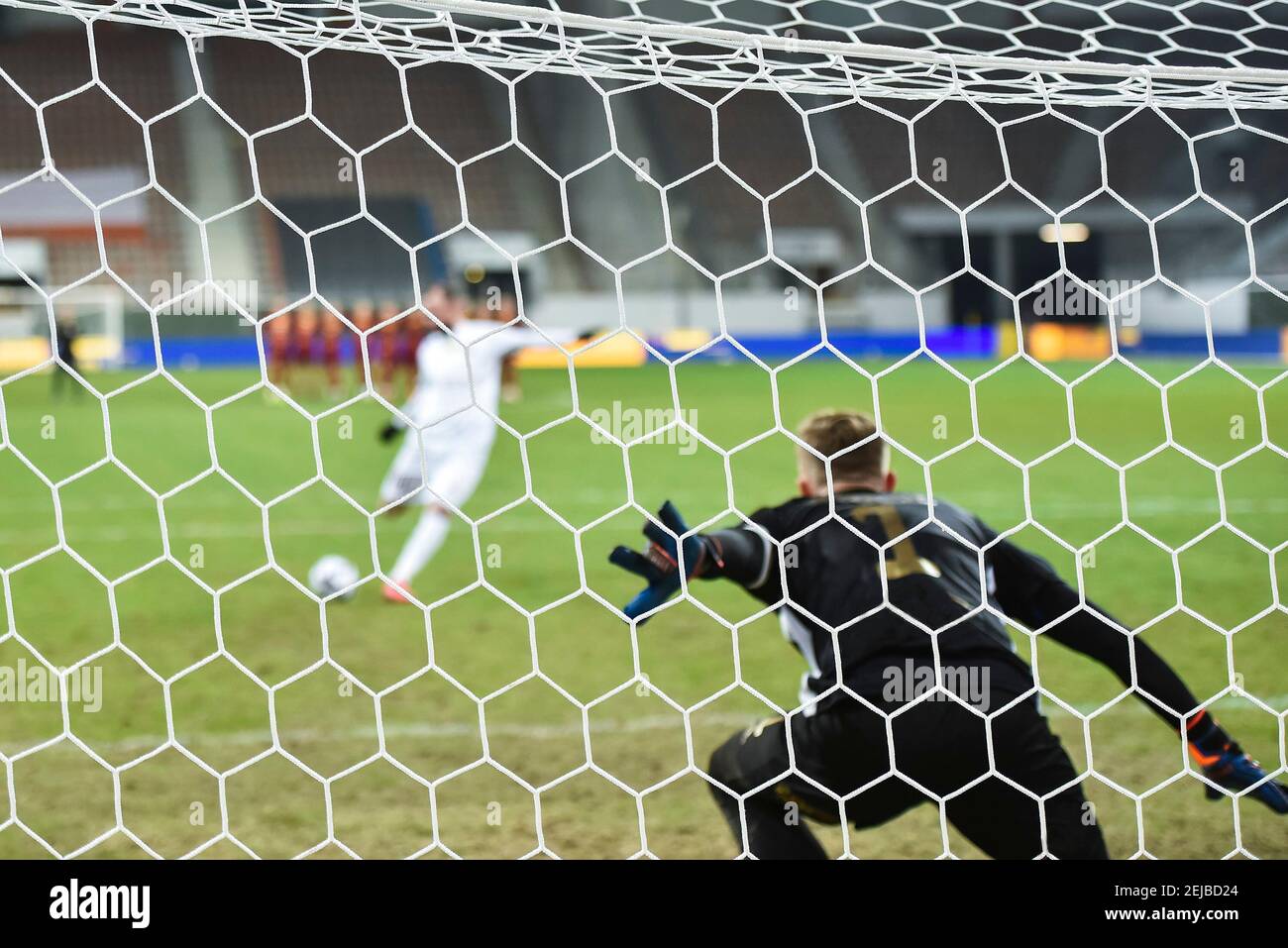 NET in der Fußball-Tor Elfmeterschießen im Hintergrund. Stockfoto