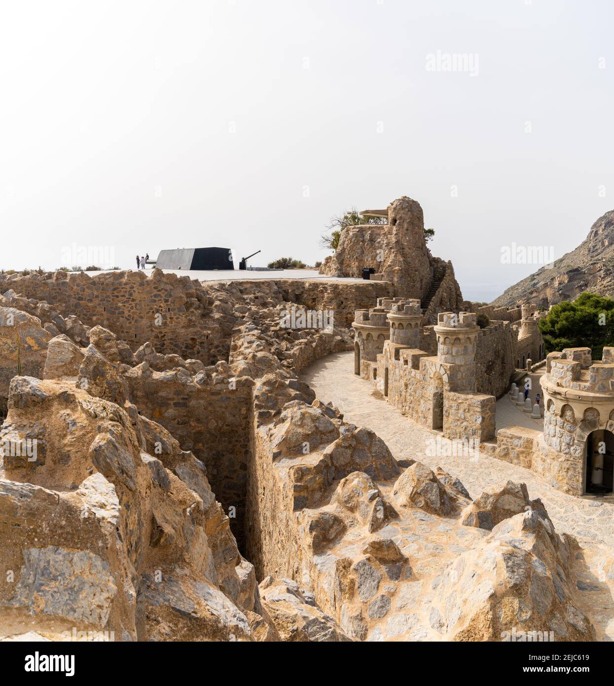 La Azioha, Spanien - 20. Februar 2021: Die Festung Bateria de Castilitos in den Bergen der Costa Calida am Mittelmeer in Murcia Stockfoto