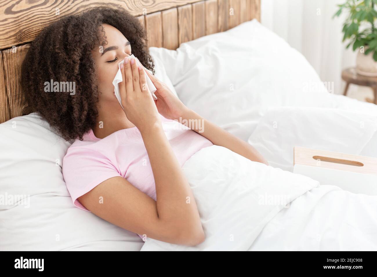 Laufende Nase, Grippe und Erkältungen, Behandlung zu Hause Stockfoto