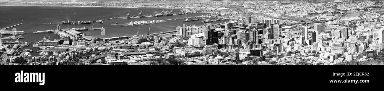 Kapstadt, Südafrika - Oktober 13, 2019: Erhöhte Panoramablick auf Kapstadt CBD und Hafen in Südafrika Stockfoto