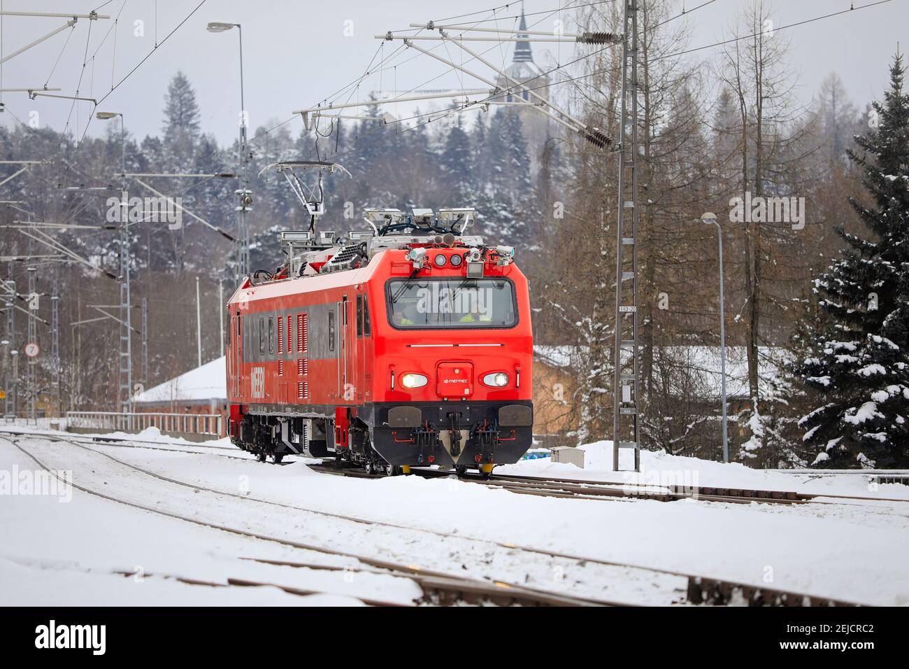 Ttr99 MEERI Gleis-Inspektionsfahrzeug von der italienischen Mermec Inspektion der Küstenbahn, Ankunft in Salo, Finnland. Februar 12 2021. Stockfoto