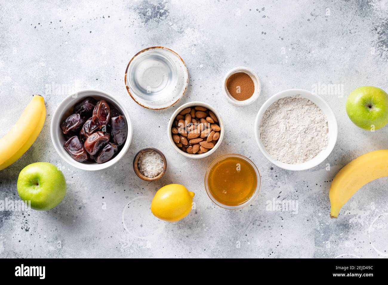 Verschiedene Zutaten für veganes Backen Stockfoto