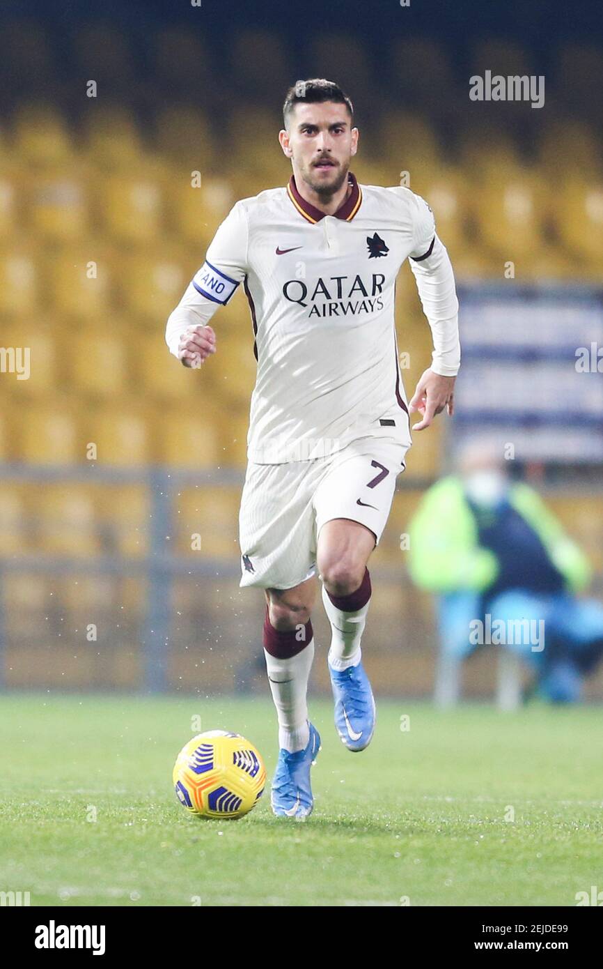 Roma italienischen Mittelfeldspieler Lorenzo Pellegrini kontrolliert den Ball während der Serie A Fußballspiel zwischen Benevento und AS Roma im Ciro Vigorito Stadium, Benevento, Italien, am 21. Februar 2021 Stockfoto