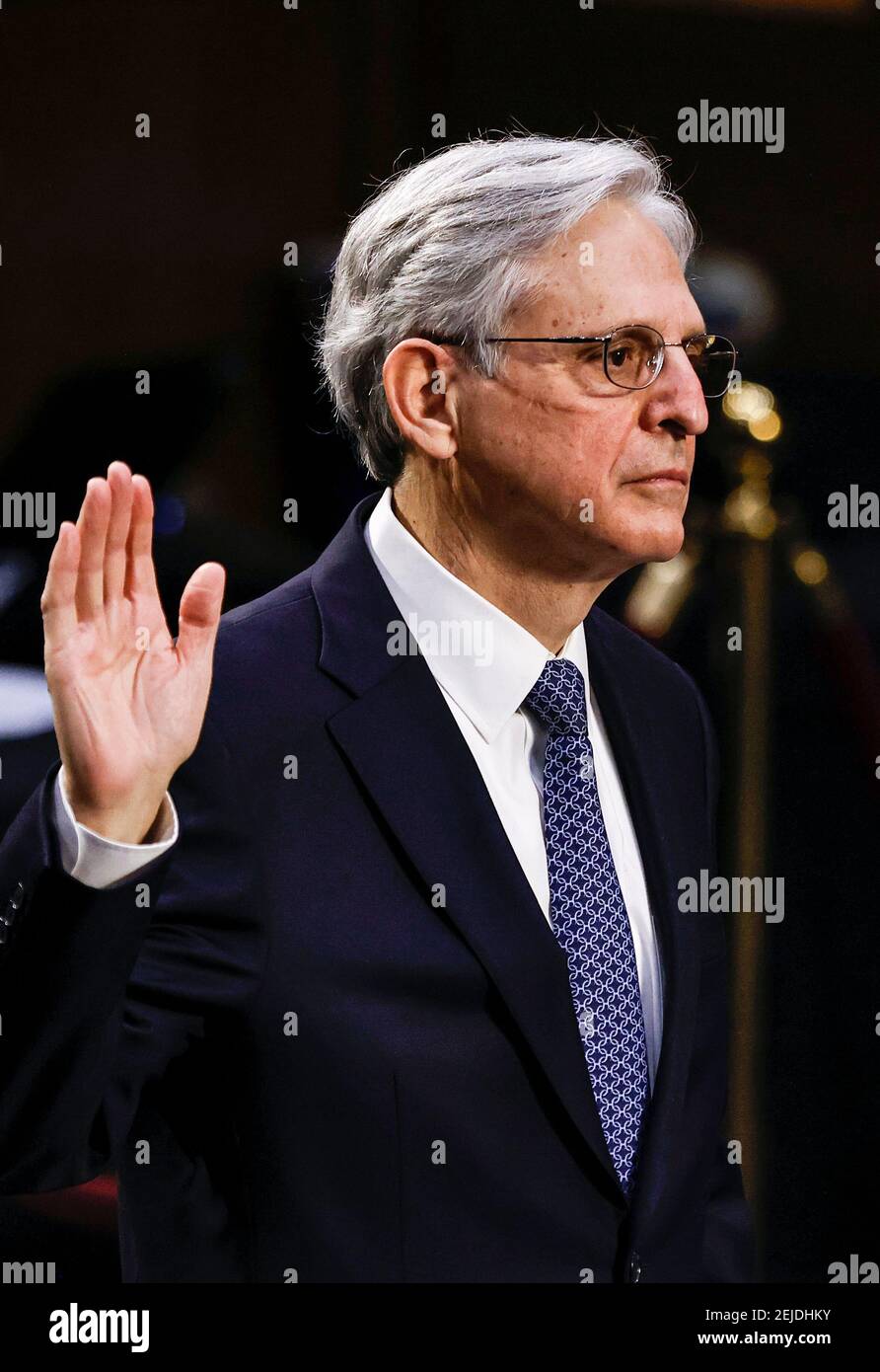 Richter Merrick Garland ist vereidigt, vor einer Anhörung des Justizausschusses des Senats über seine Ernennung zum US-Generalstaatsanwalt auf dem Capitol Hill in Washington, USA, 22. Februar 2021, Aussagen zu machen. Quelle: Carlos Barria/Pool via CNP /MediaPunch Stockfoto