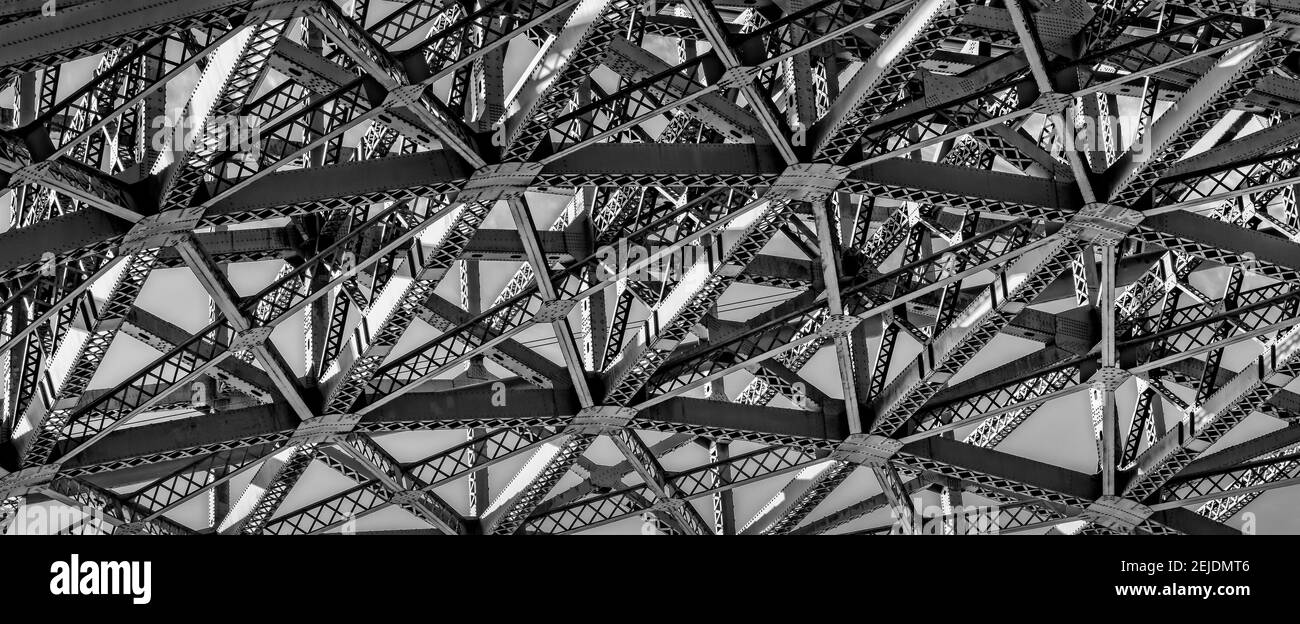 Low-Angle-Ansicht des Details der Struktur der Golden Gate Bridge, San Francisco Bay, San Francisco, Kalifornien, USA Stockfoto