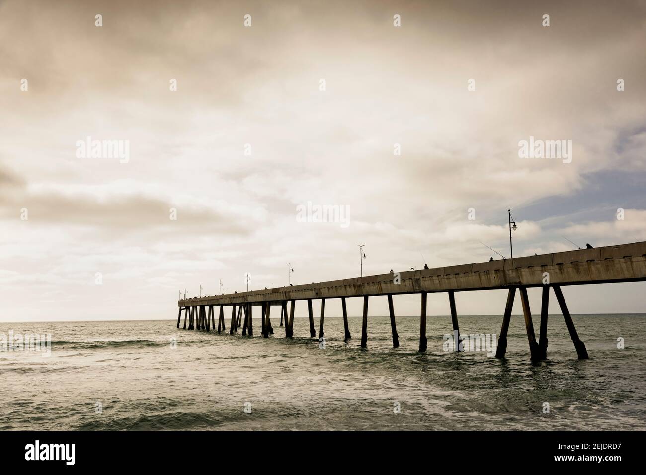 Pier im Pazifischen Ozean, Pacifica Pier, Pacifica, San Mateo County, Kalifornien, USA Stockfoto