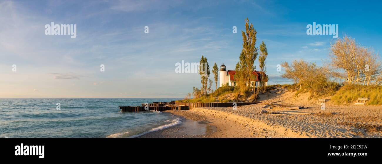 Leuchtturm an der Küste, Point Betsie Leuchtturm, Lake Michigan, Benzie County, Frankfort, Michigan, USA Stockfoto