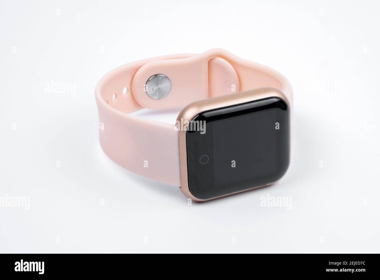 Neues intelligentes Fitness-Armband mit leerem schwarzen Bildschirm Stockfoto