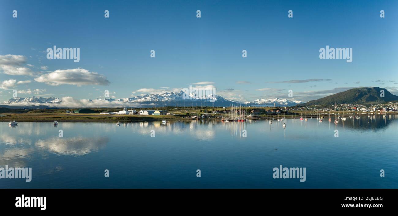 Kleiner Bootshafen am alten Flughafen in Ushuaia, Provinz Feuerland, Argentinien Stockfoto