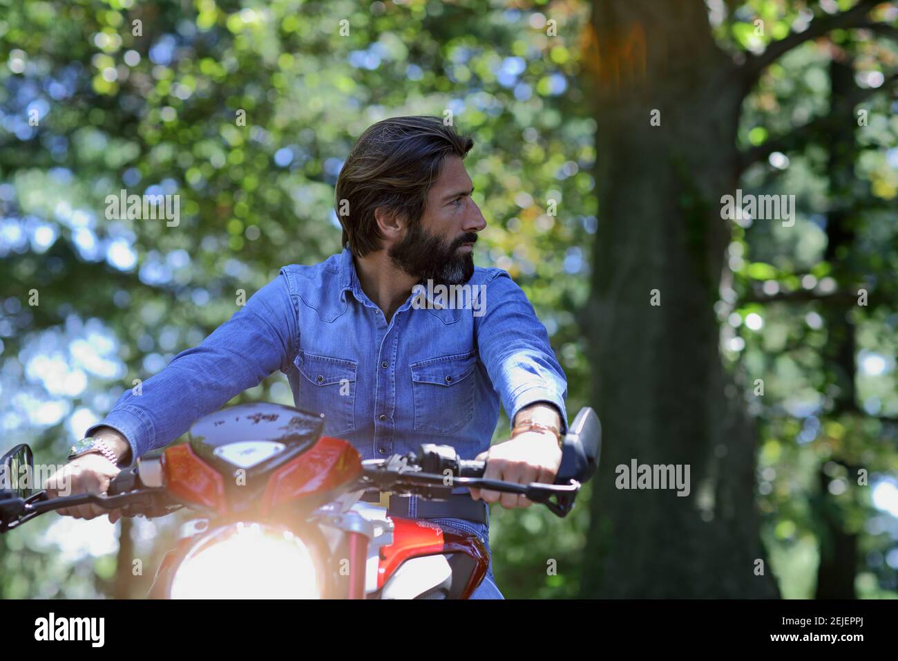 Der italienische Unternehmer Giovanni Castiglioni fährt auf einem Motorrad der MV Agusta. Stockfoto
